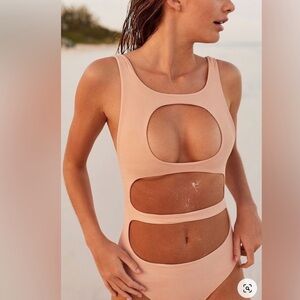 Lee+Lani size M gorgeous soft pink one piece cut out bathing suit!